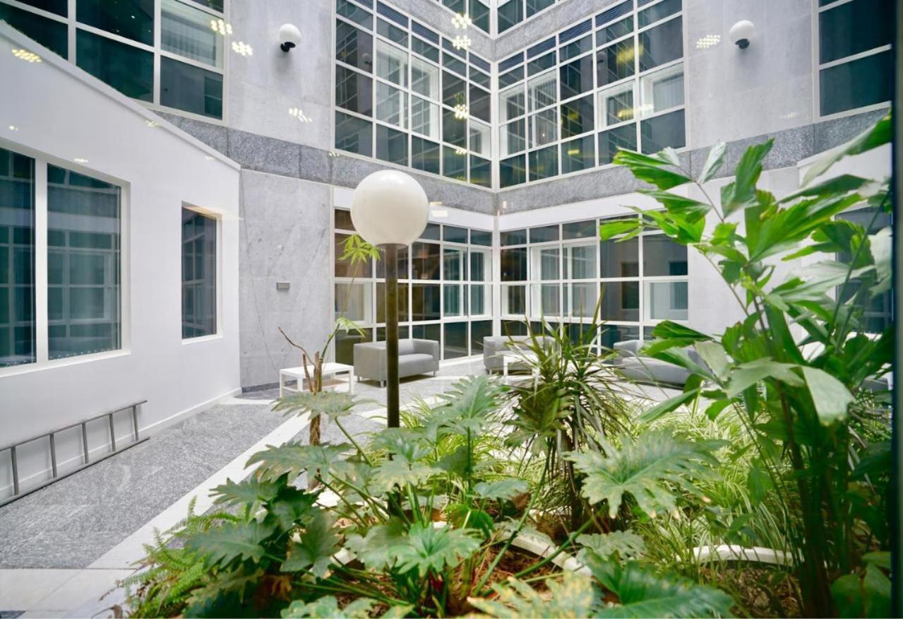 Two Bedroom - Central Peterborough Apartment - Bayard Apartments Buitenkant foto